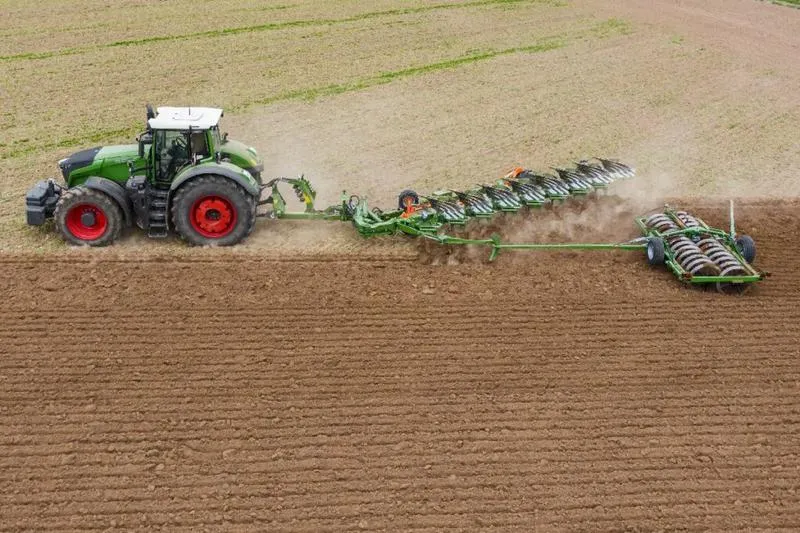 Wydajne orka traktorem